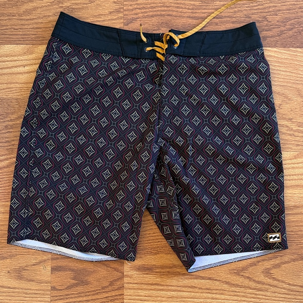 BILLABONG board shorts size 29